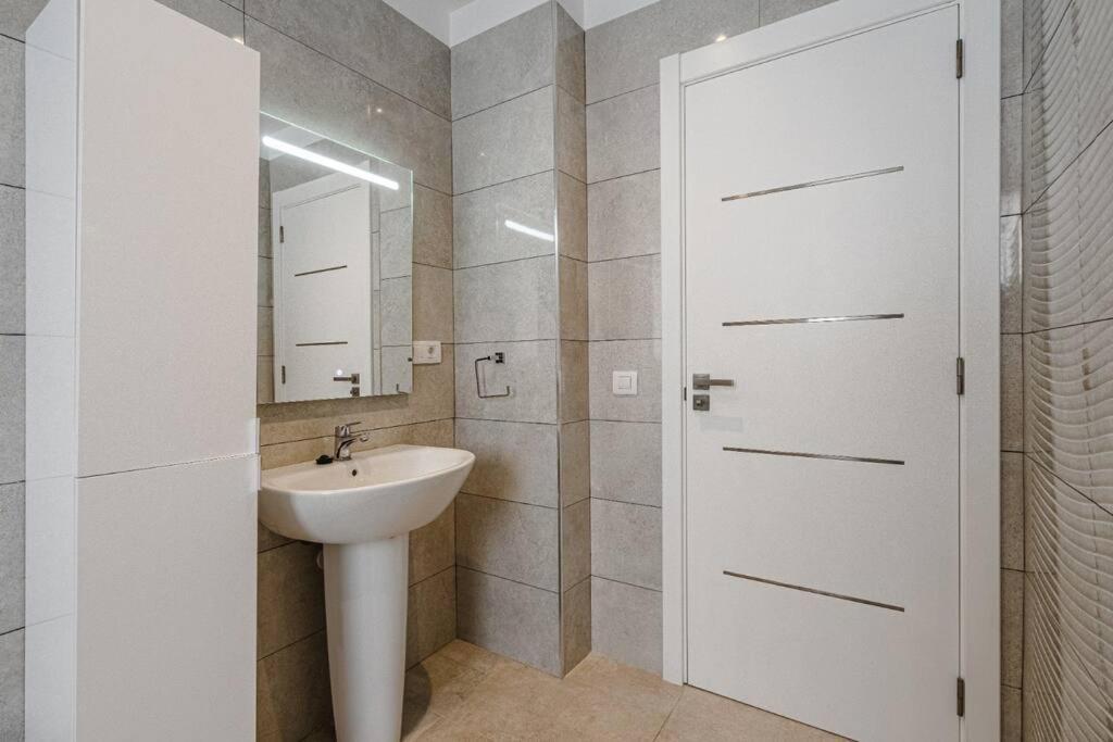 Villa Riviera De 4 Dormitorios Con Piscina. Адехе Екстериор снимка